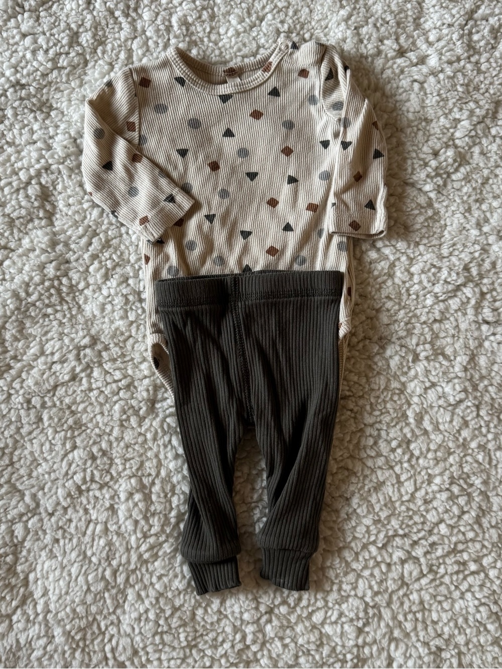 Quincy Mae Shapes Bodysuit and Pant Newborn